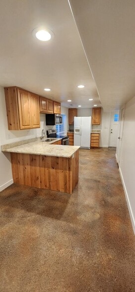 Building Photo - 5486 Venetia St