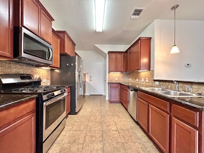 Building Photo - 1620 Bryant Dr