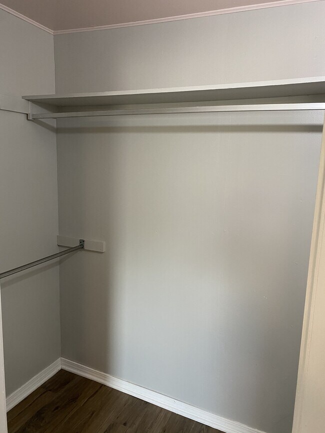 Building Photo - Huntington Hill Apartments