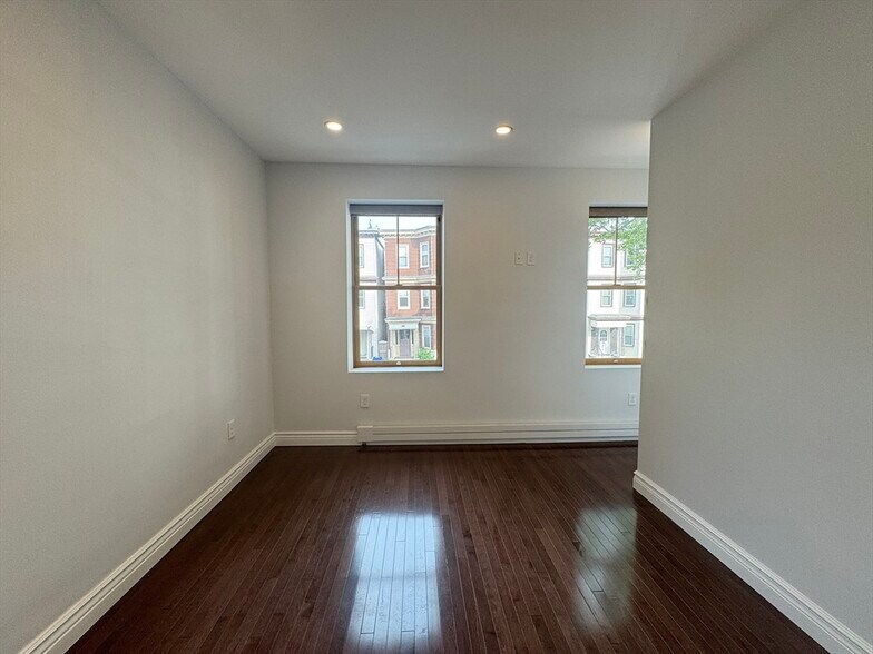 Building Photo - 212 Chelsea St