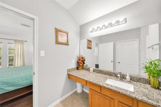 Building Photo - 5522 Brookhollow Oaks Trail