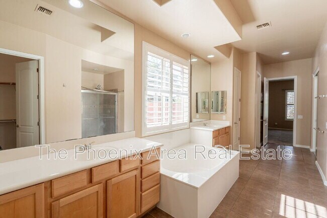 Building Photo - 716 E Runaway Bay Pl