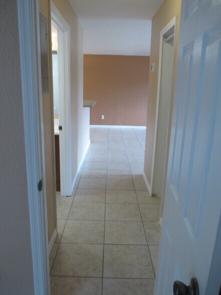 Building Photo - 800 N Fiske Blvd