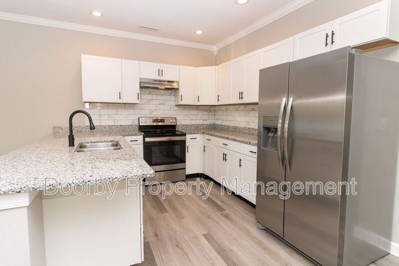 Building Photo - 18 Michigan Ln