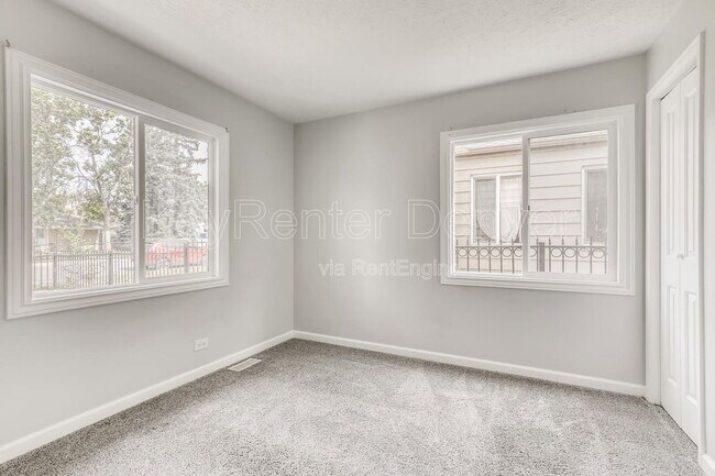 Building Photo - 1733 Iola St