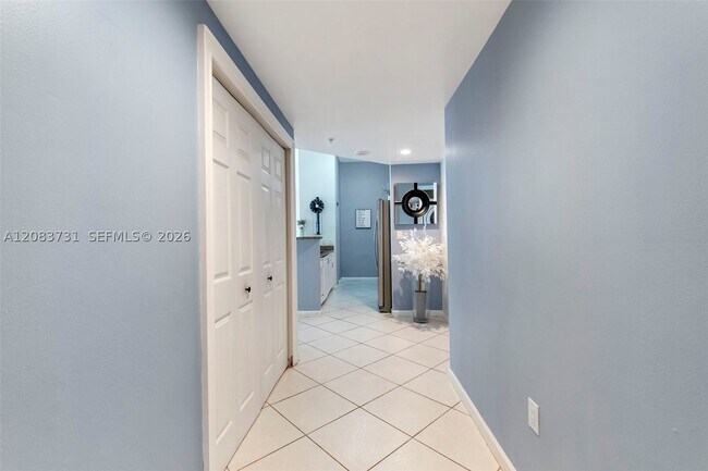 Building Photo - 1155 Brickell Bay Dr