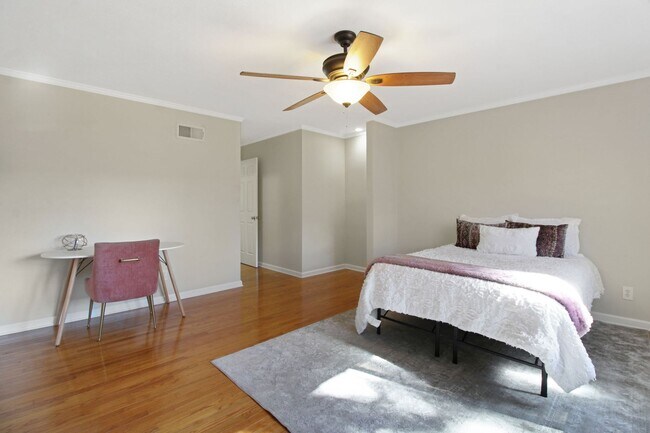 Building Photo - Knollwood Estates