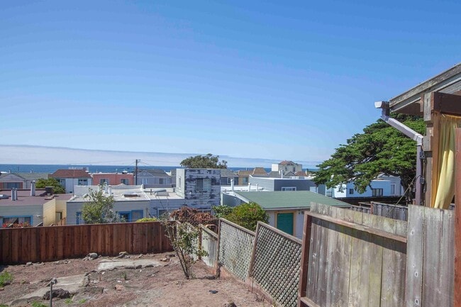 Building Photo - Stunning 2BD/1BA Contemporary Home with Pa...