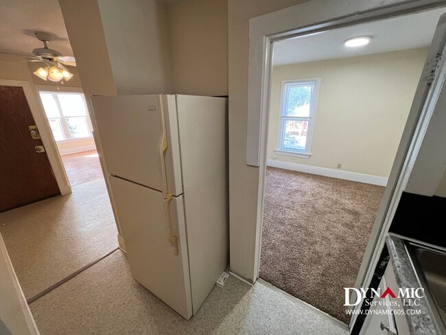 Building Photo - 434 N Spring Ave