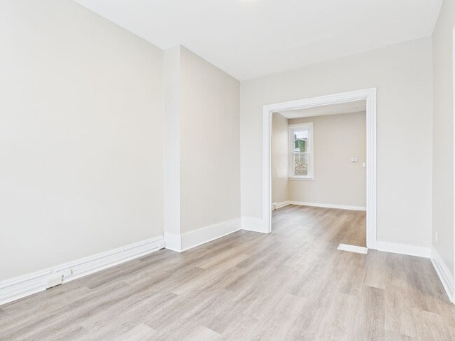 Building Photo - Spacious 4 Bedroom Single Family on Susquehanna St with Off Street Parking