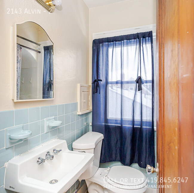 Building Photo - ?? Snag This Lucky Apartment Before the Le...