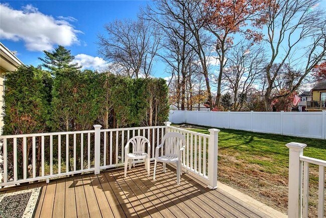 Building Photo - 138 Youngs Ave