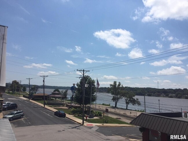 Building Photo - 106 N Main St