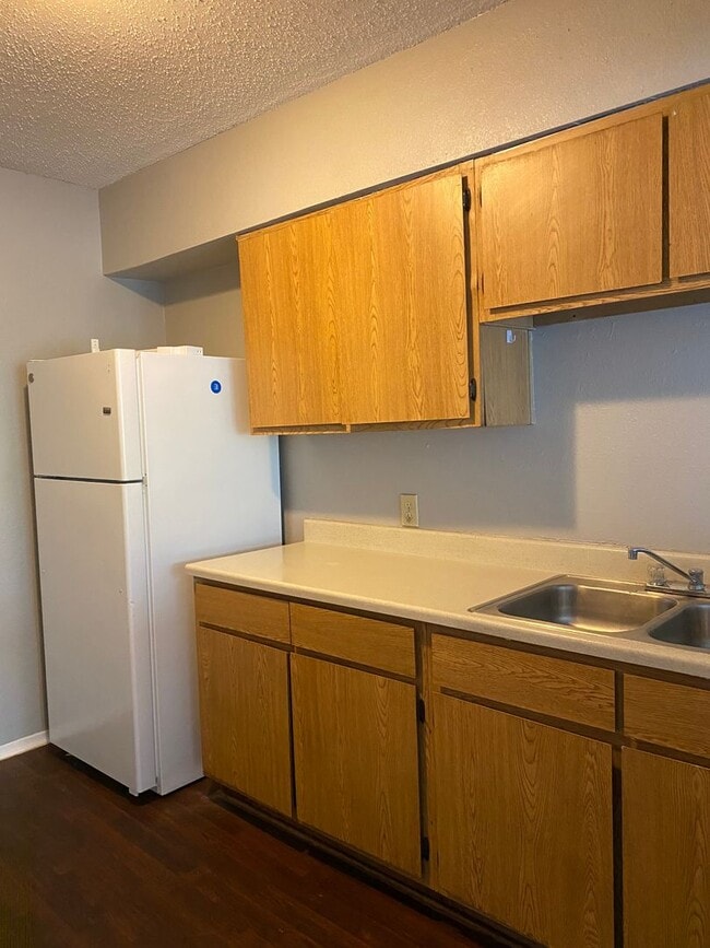 Building Photo - Spacious 2-Bedroom Near North Star