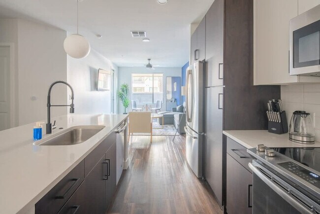 Building Photo - 701 W Rio Salado Pkwy