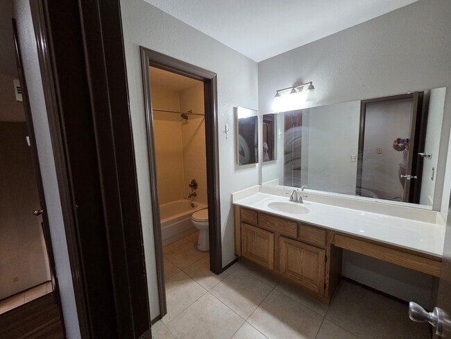 Building Photo - 1220 E Campbell Ave