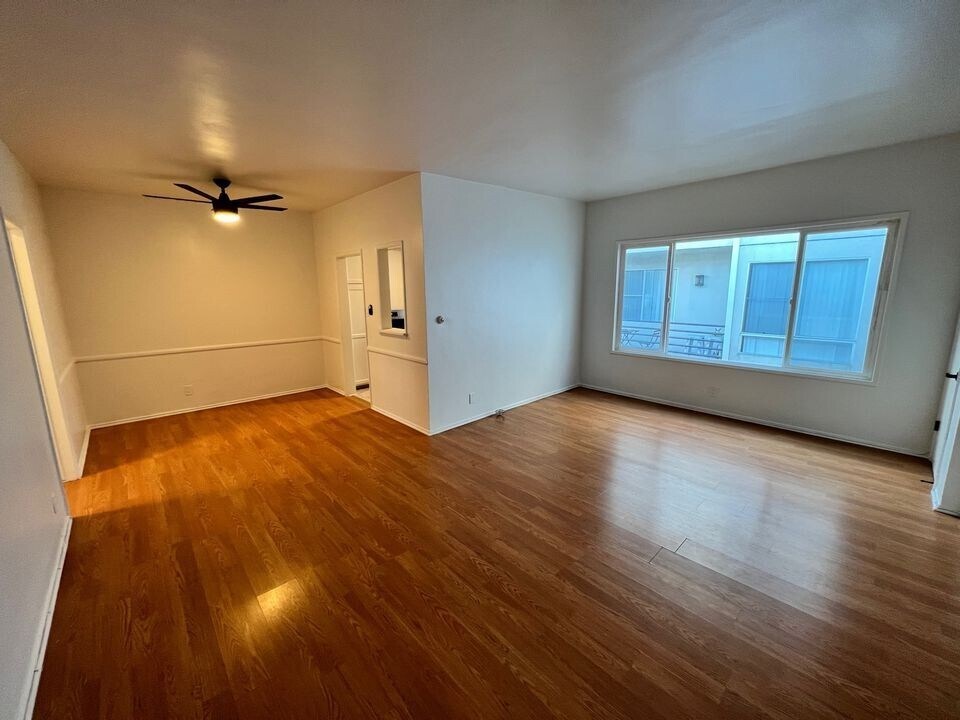 Building Photo - 1130 S Clark Dr