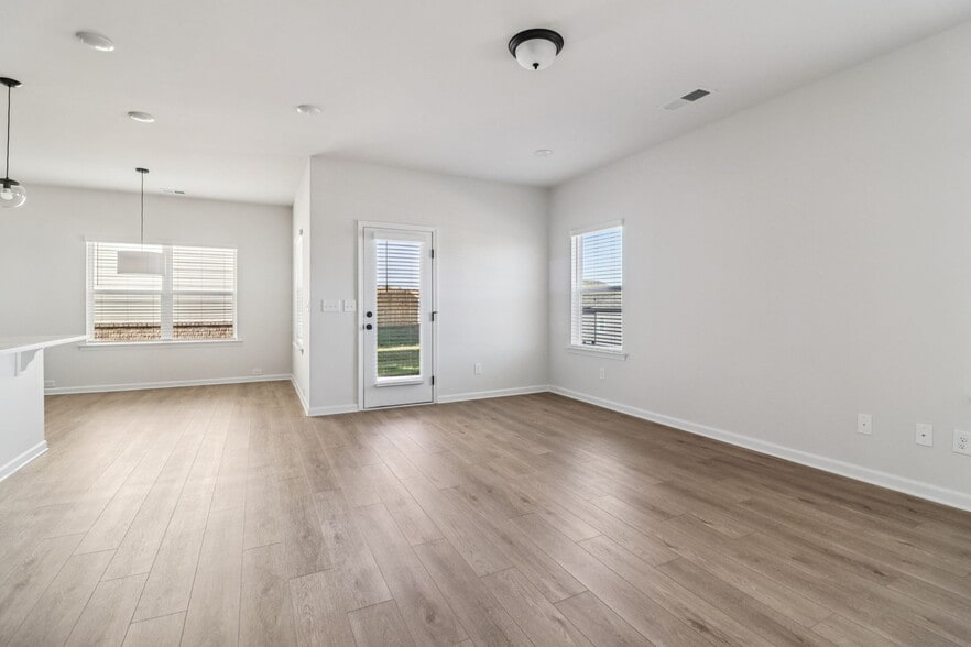 Building Photo - 700 Shetland Trl