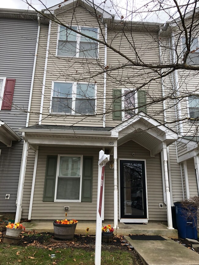 Front door with covered porch - 103 Clay St