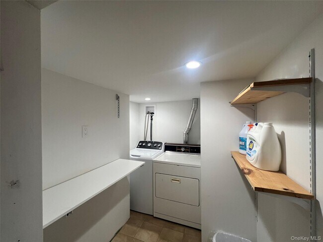 Building Photo - 76 Mt Pleasant Rd