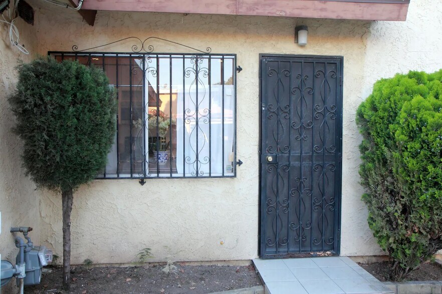 Building Photo - 12118 Ramona Ave