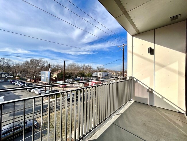 Building Photo - Bright & Spacious 1 Bedroom, 1 Bathroom with Resort-Style Amenities