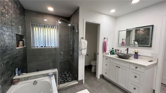 Building Photo - 5580 Coach House Cir