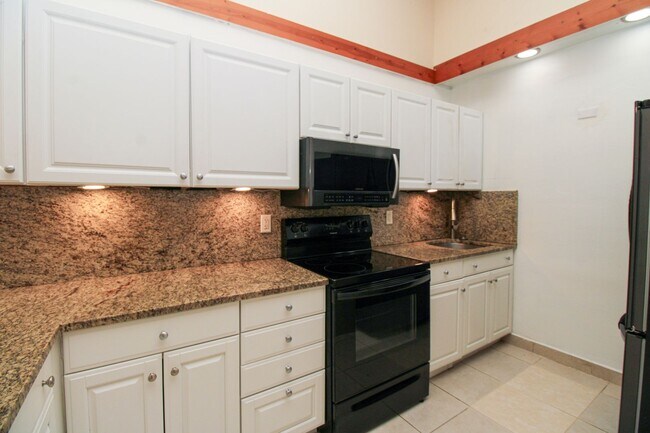 Building Photo - ANNUAL UNFURNISHED ** Wiggins Pass West **...