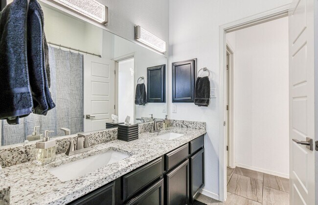 Building Photo - We have a beautiful home fully furnished with 4 bedroom-2 baths