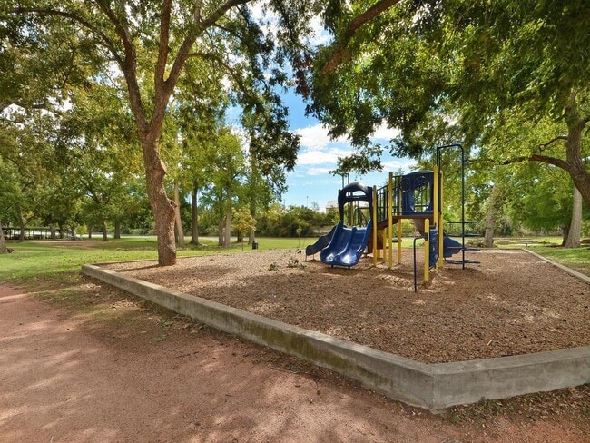 Building Photo - 1200 Brendon Lee Lane