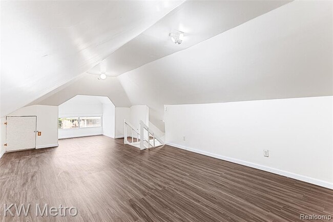 Building Photo - 1076 N Rademacher St
