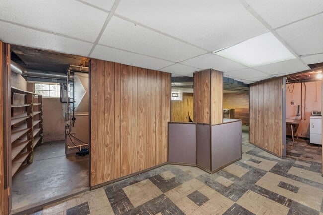 Building Photo - CHEVIOT: Charming 4 bed 2.5 bath 1 car detached garage