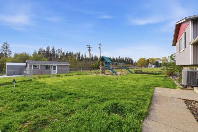 Building Photo - 21913 N Meadowview Dr