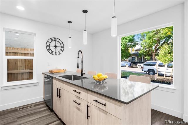 Building Photo - 1574 Gilpin St