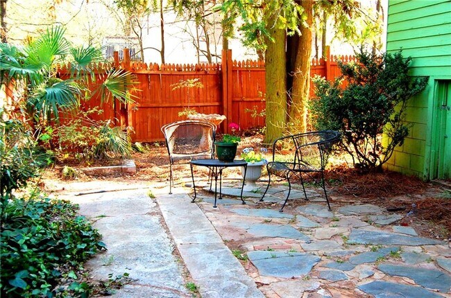 Building Photo - 1228 Grant St SE