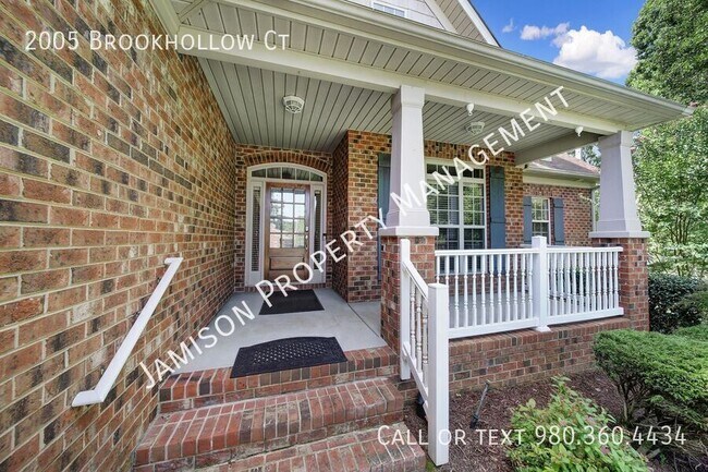 Building Photo - 2005 Brookhollow Ct
