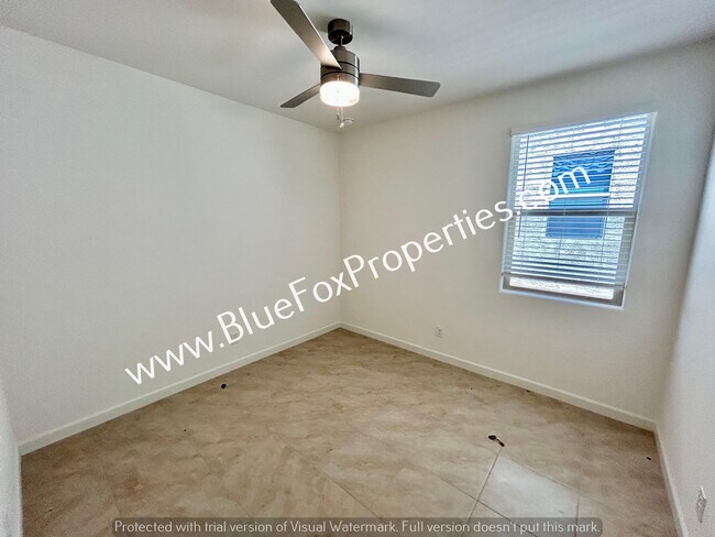 Building Photo - 9286 N Peridot Vis Ave