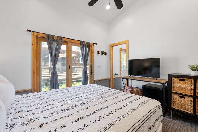 Building Photo - 30 Magnolia Dr