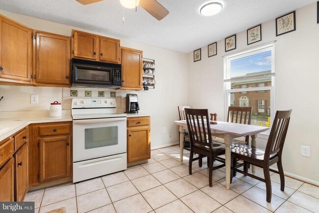 Building Photo - 520 Kingdom Ct