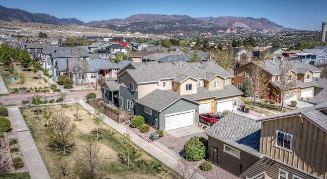 Building Photo - Westside 3 Bed Townhouse in Gold Hill Mesa