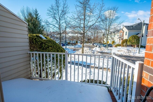 Building Photo - 160 Vasser Dr