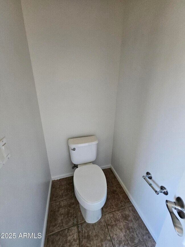 Building Photo - 2065 E Hulet Dr