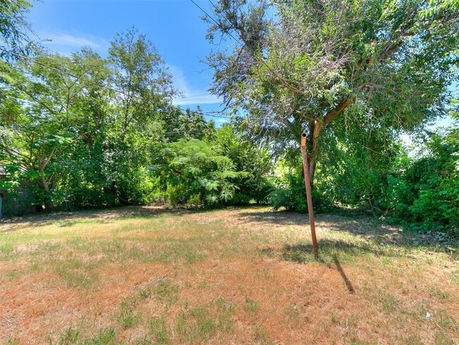 Building Photo - 3220 NE 14th Pl