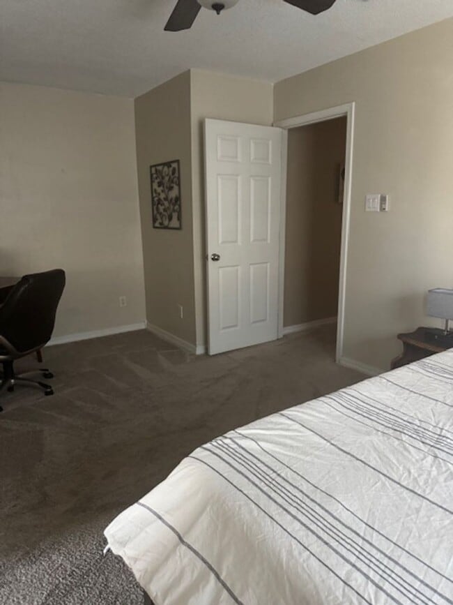 Building Photo - 3/2/2 Gated Community, Fenced Yard, Pool Access