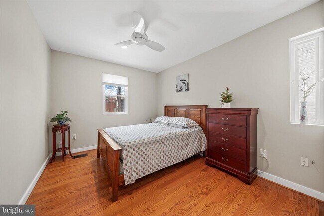 Building Photo - 211 F St NE