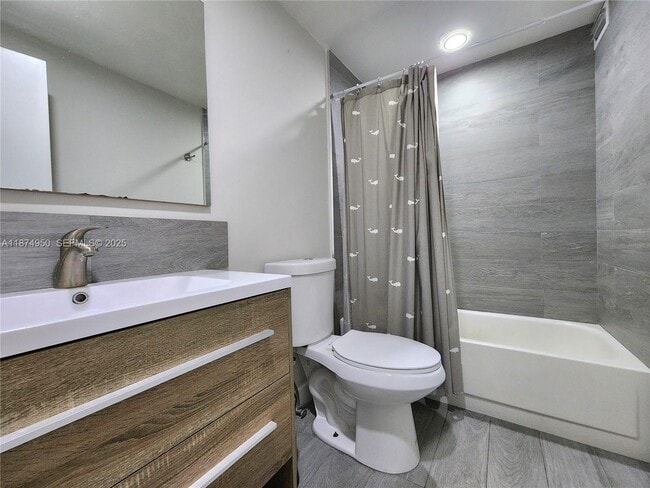 Building Photo - 3505 S Ocean Dr