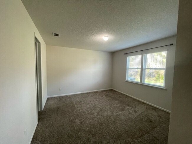 Building Photo - 4BR/ 3BA