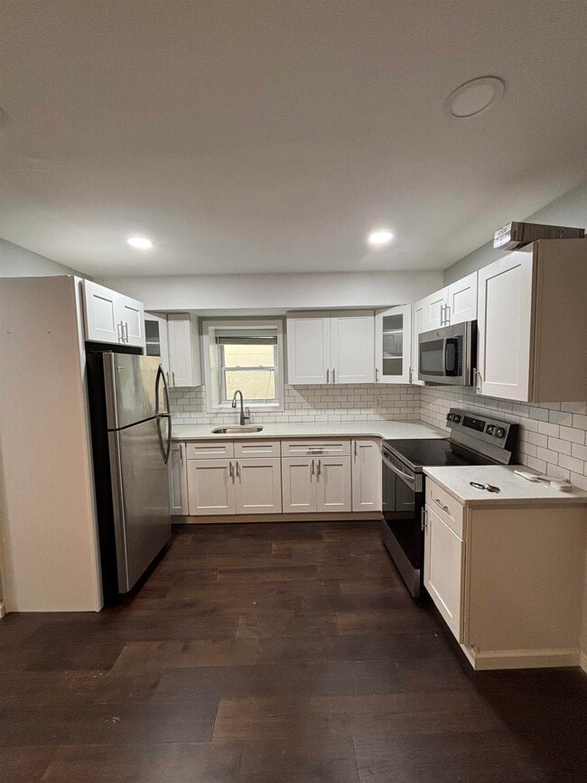 Building Photo - 570 66th St