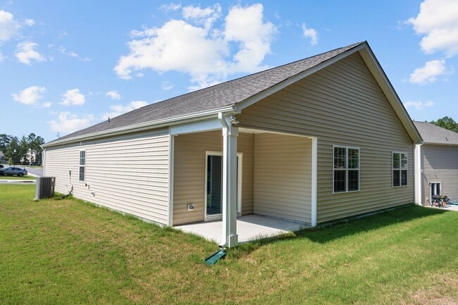 Building Photo - Beautifully designed 4-bedroom, 2-bath ranch