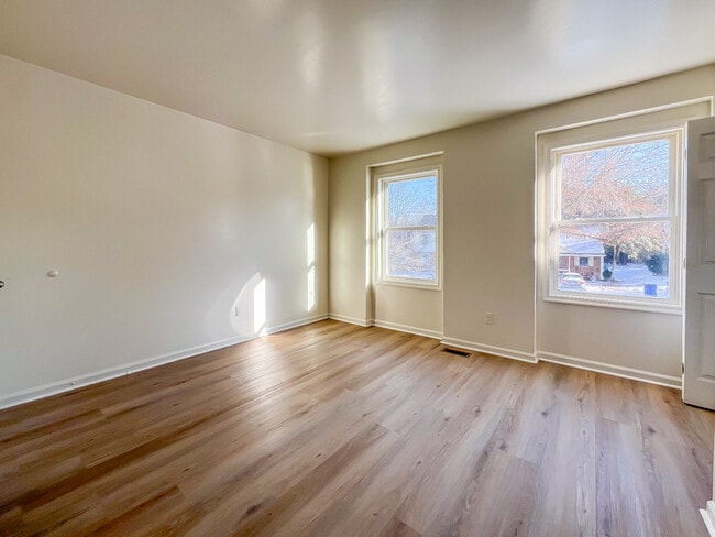 Building Photo - 22 Fox Hill Dr